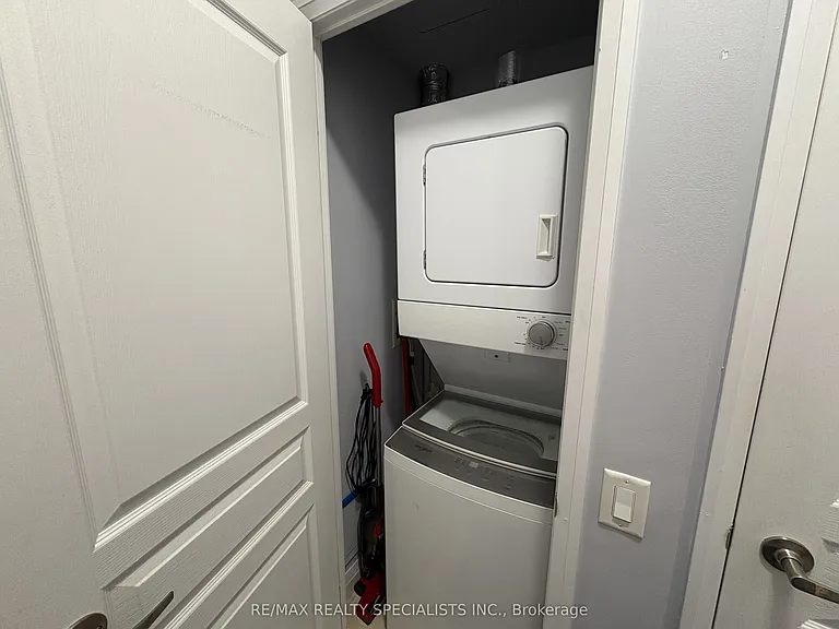 1121 Bay St #703 — Photo 16