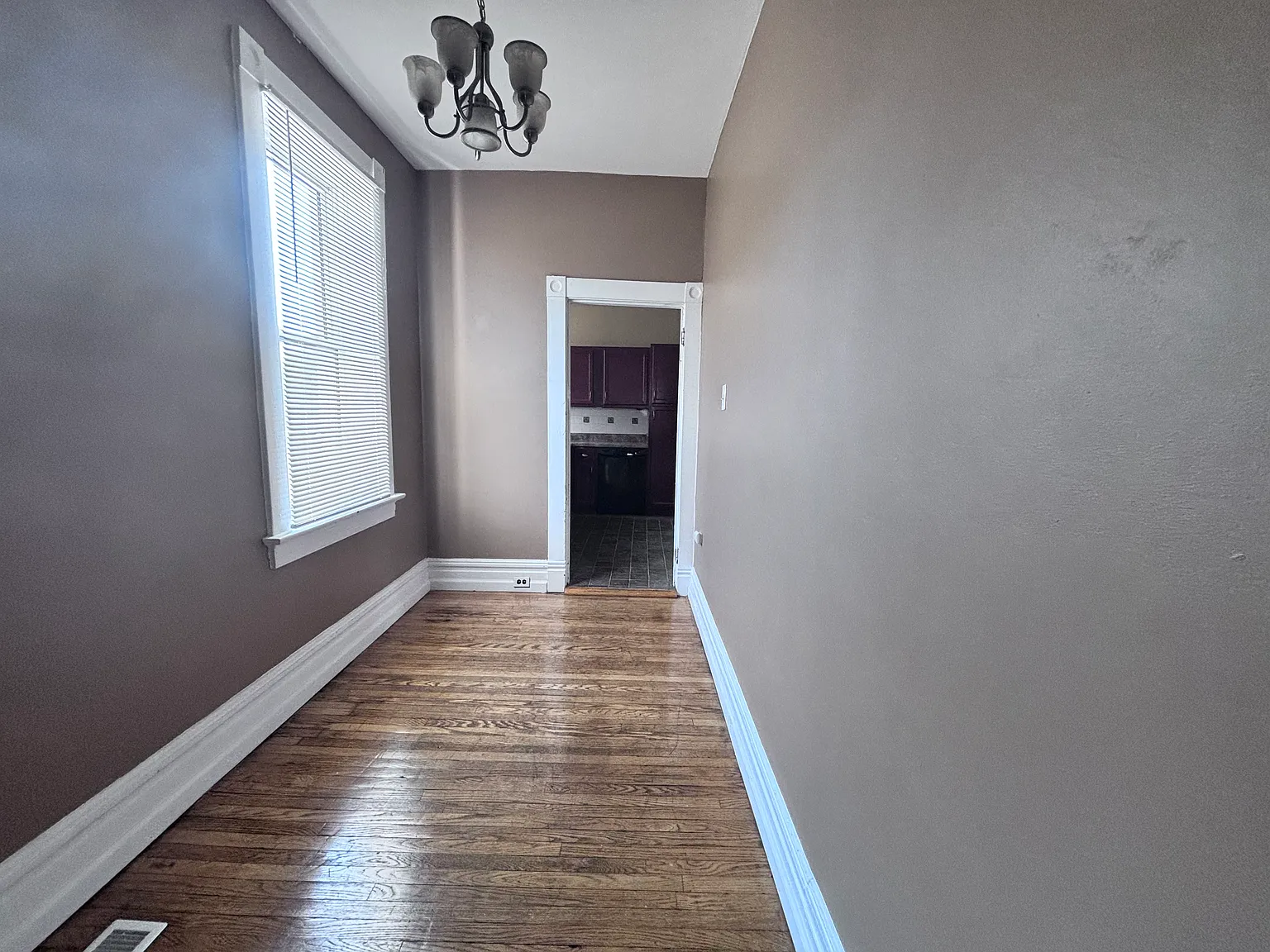 3 bed, 1000 sqft, $1,200 — Photo 3