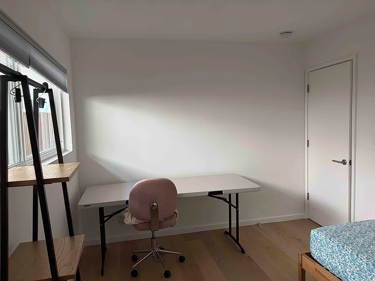 861 Menker Ave — Photo 3
