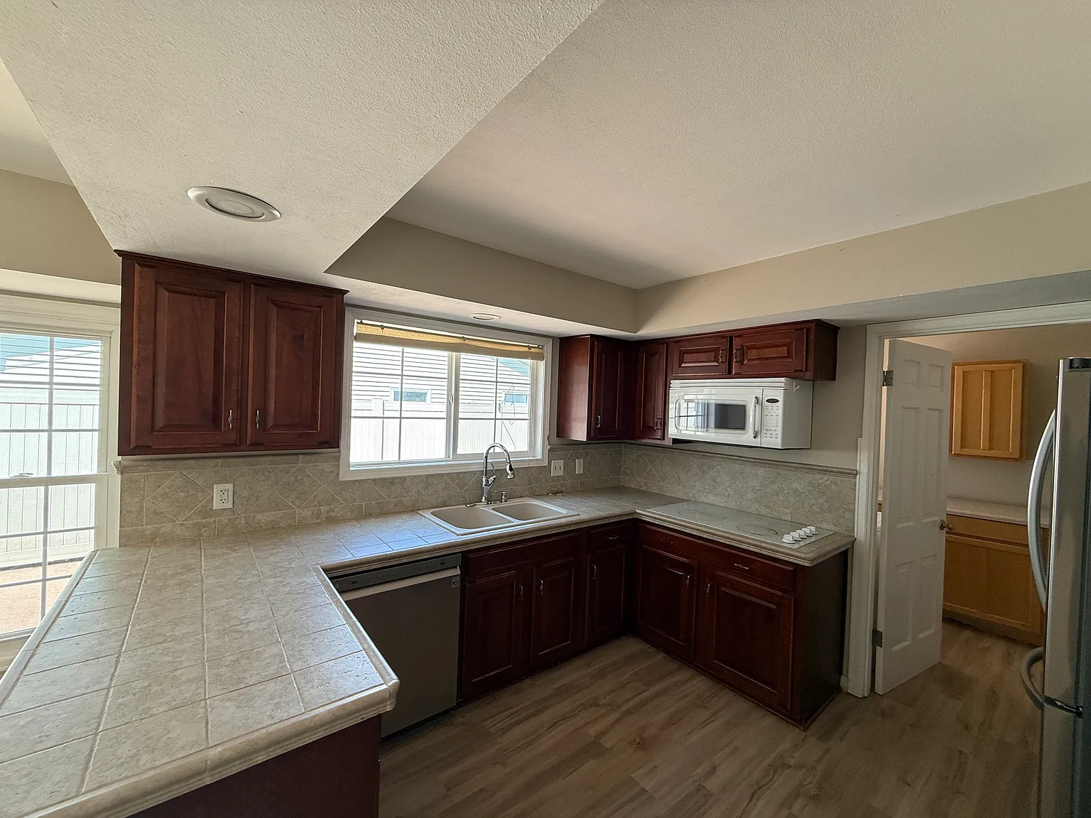 3 bed, 2.5 bath, 1798 sqft, $2,500 — Photo 2