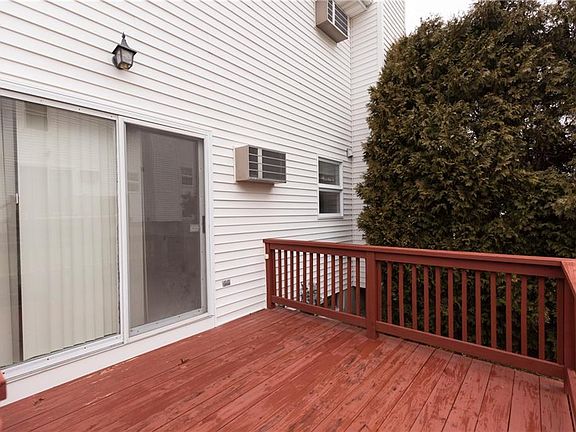 3rd image of 141 Oak Park Dr