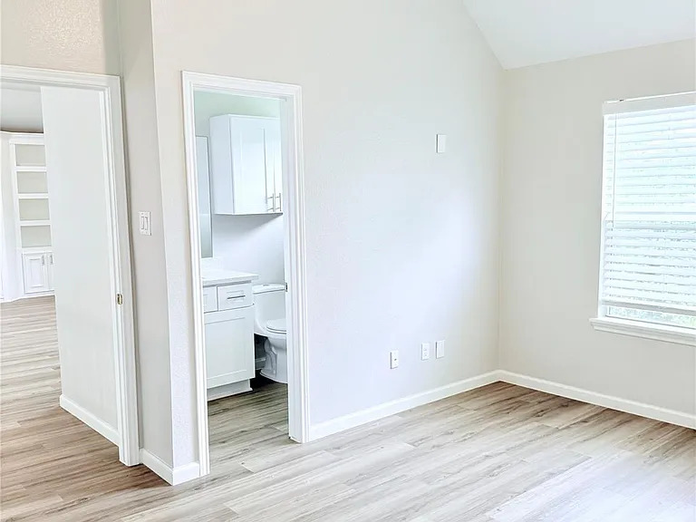 5711 Silver Bay Ct — Photo 24