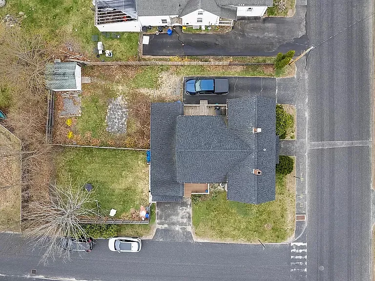 51-53 Jordan Ave — Photo 16