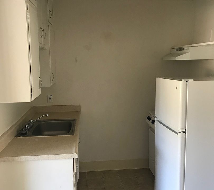 2nd image of 946 Park Ave #8