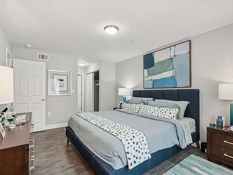 Las Palmas Apartments — Photo 6