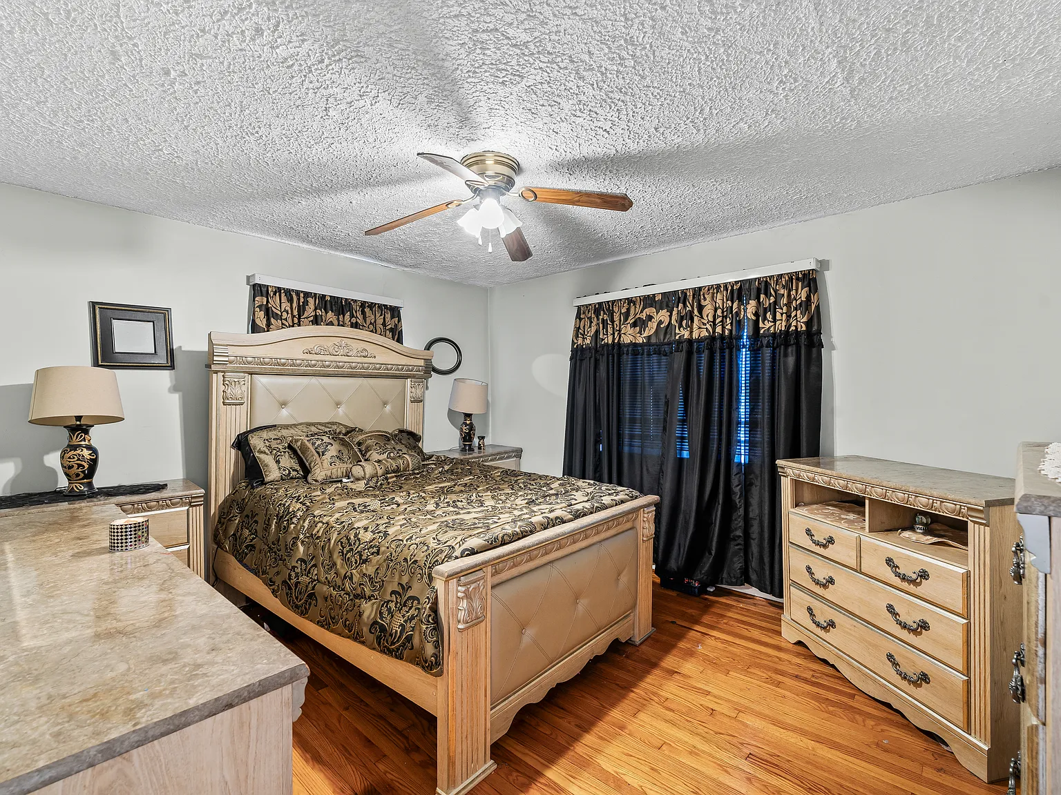 3 bed, 2245 sqft, $1,000 — Photo 2
