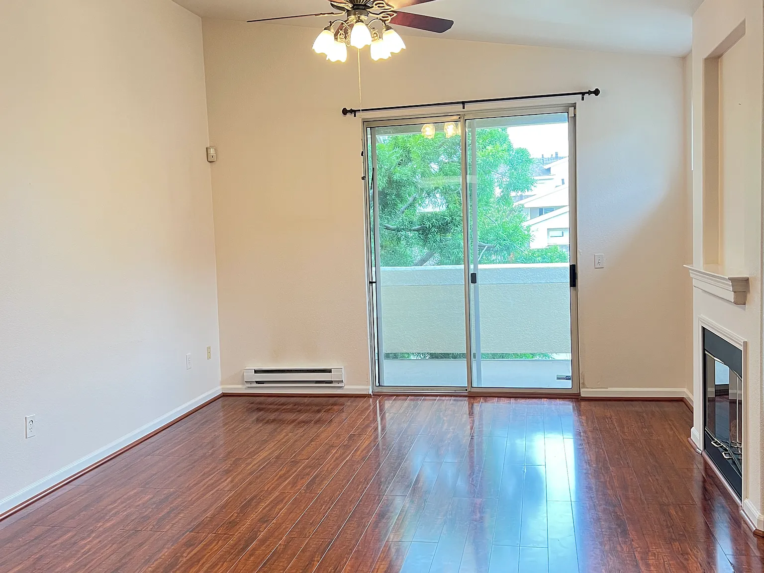 1 bed, 881 sqft, $3,500 — Photo 4