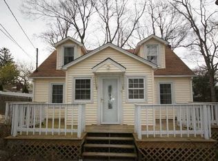 11 Wildwood Dr, Sound Beach, NY 11789