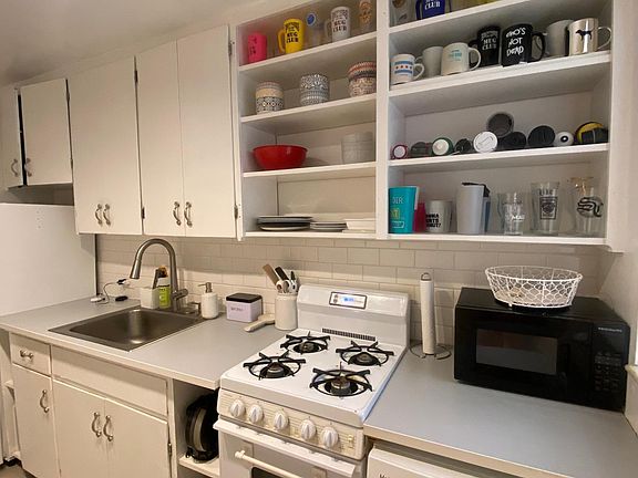 2nd image of 1308 S Pearl St #2