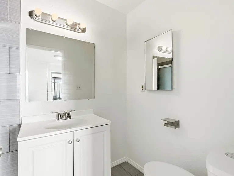 700 E Harvard St — Photo 11