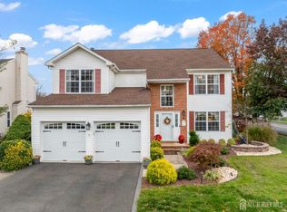 5 Sutton Pl, Helmetta, NJ 08828