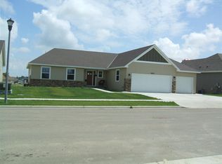 2616 20th St NW, Minot, ND 58703