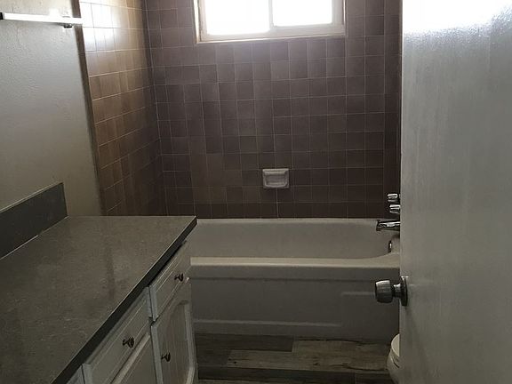 4th image of 3405 W Fairview Ave