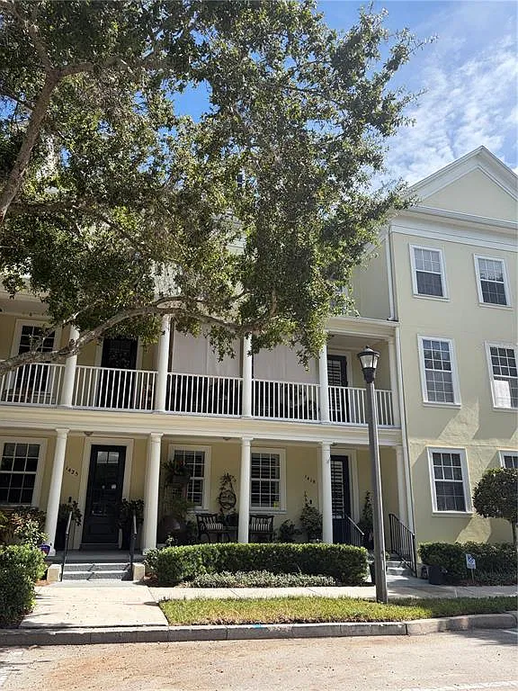 3 bed, 2.5 bath, 1974 sqft, $5,000 — Photo 1