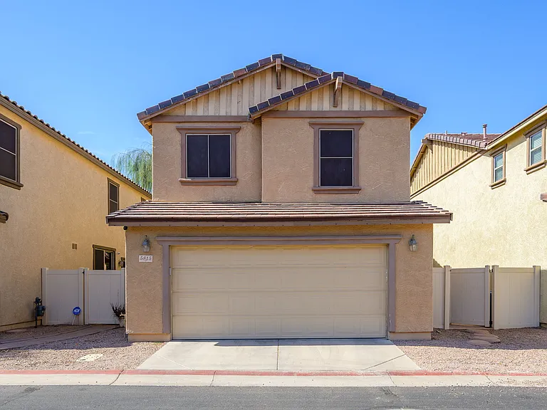 5815 E Grove Ave — Photo 2