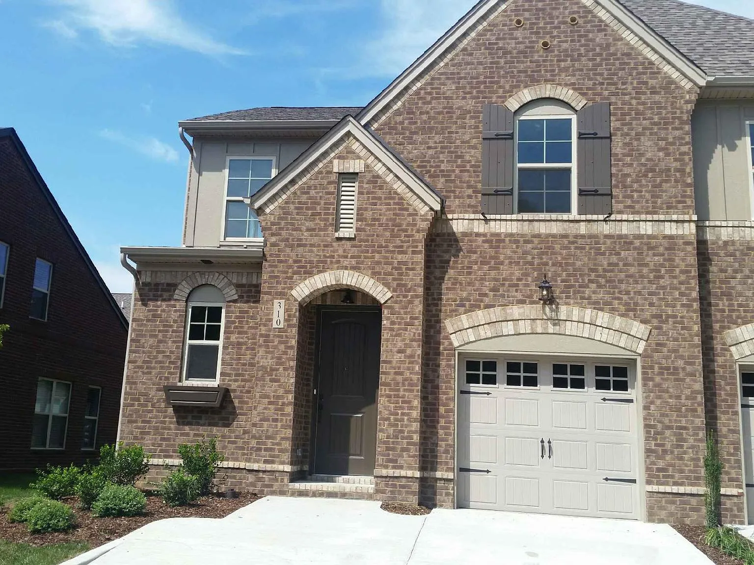 3 bed, 2.5 bath, 1810 sqft, $2,400 — Photo 1