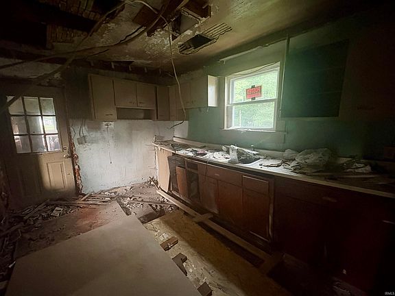 4th image of 203 N Plank St