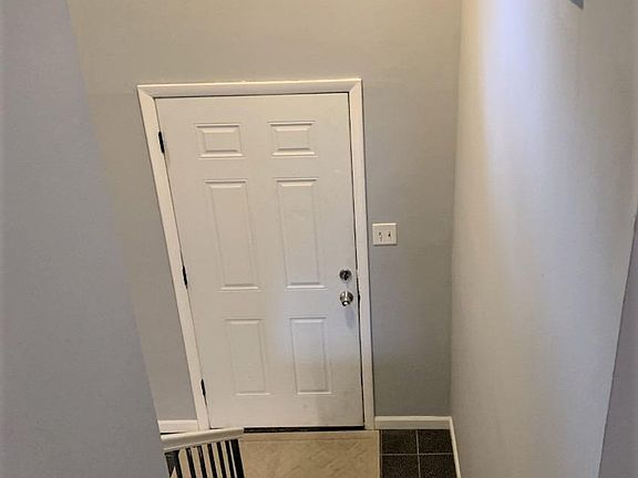 3rd image of 833 Laverty Ln