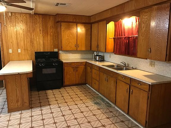 2nd image of 909 Avenue C