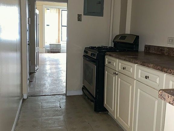 3rd image of 318 E 151st St #1C
