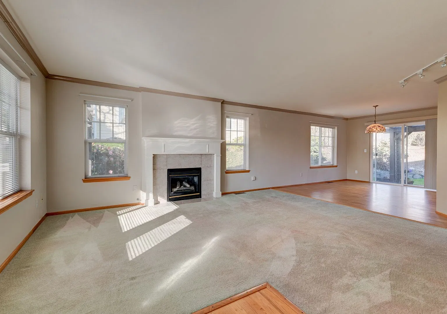 Single Level 3 Bed 2 Bath Home — Photo 2