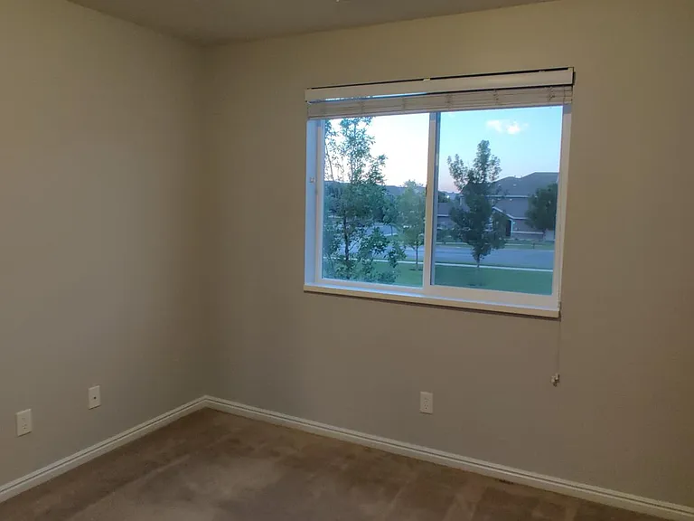 1077 N Kettering Dr — Photo 9