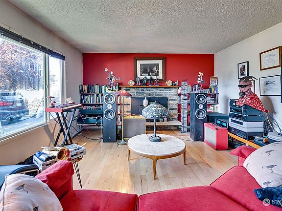 Livingroom with wood burning fireplace insert.>