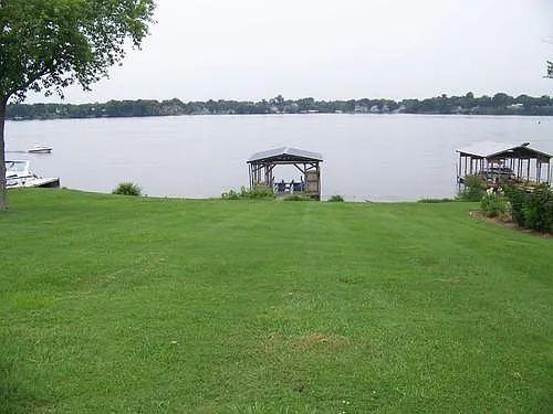 176 Roberta Dr — Photo 12