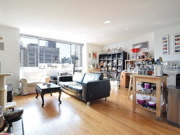 3rd image of 257 Gold St APT 9j