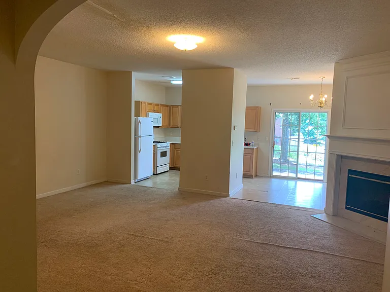 3841 Pleasant Oaks Dr — Photo 7