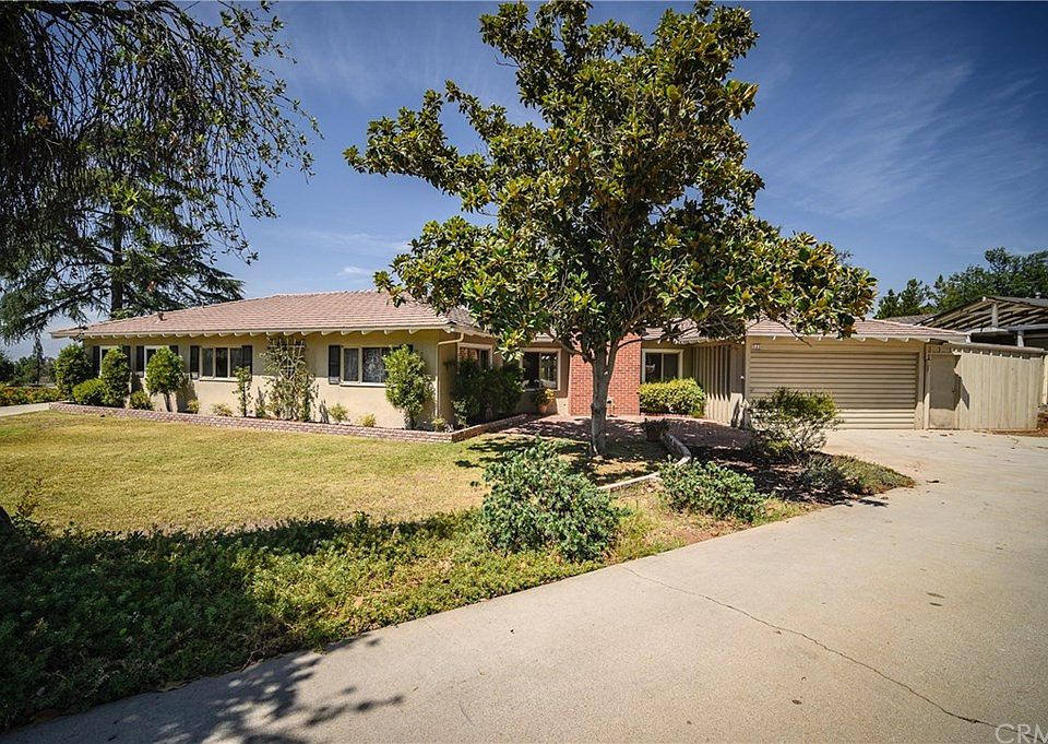 1st image of 523 E Mariposa Dr