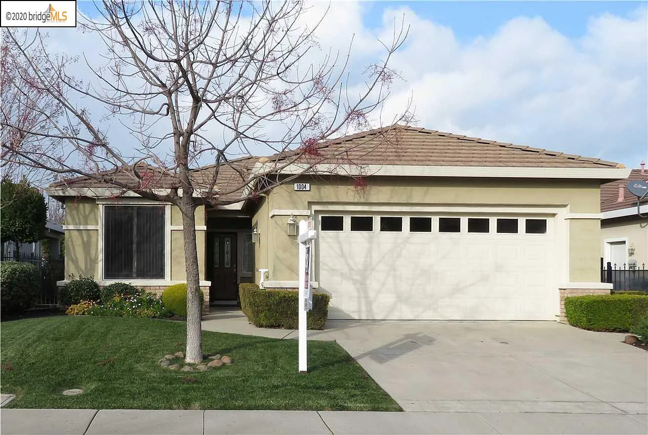 1004 Centennial Dr photo 1
