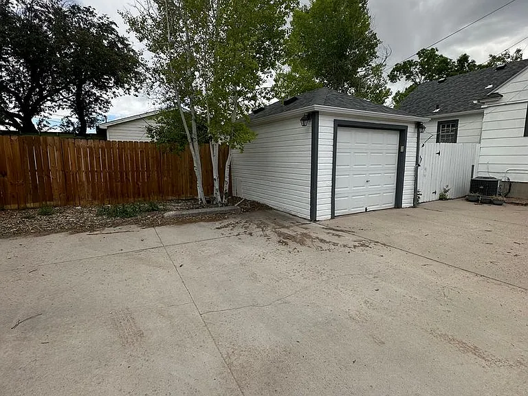 1714 Logan Ave — Photo 16