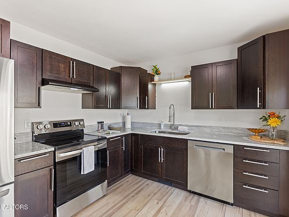 5th image of 117 Dahlia Dr