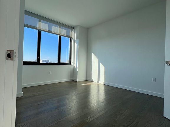 3rd image of 123 Parkside Ave #8T