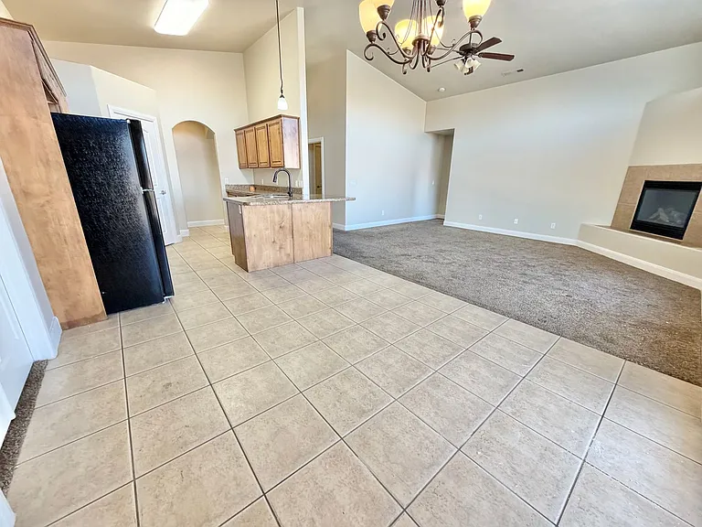 887 N Caddington Rd — Photo 15