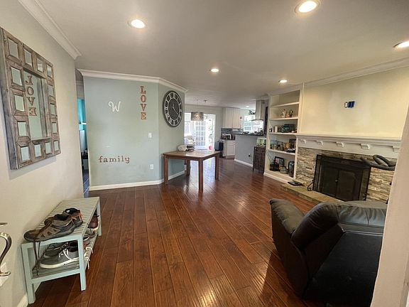 3rd image of 320 G St