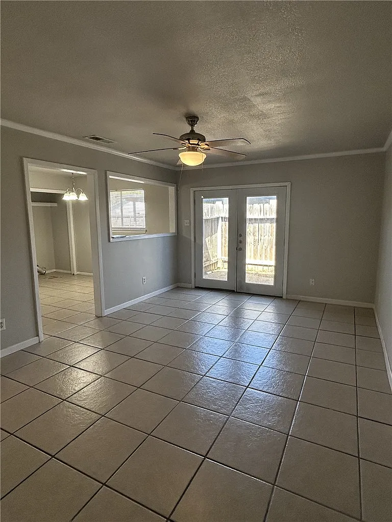2 bed, 1.0 bath, 844 sqft, $1,300 — Photo 2