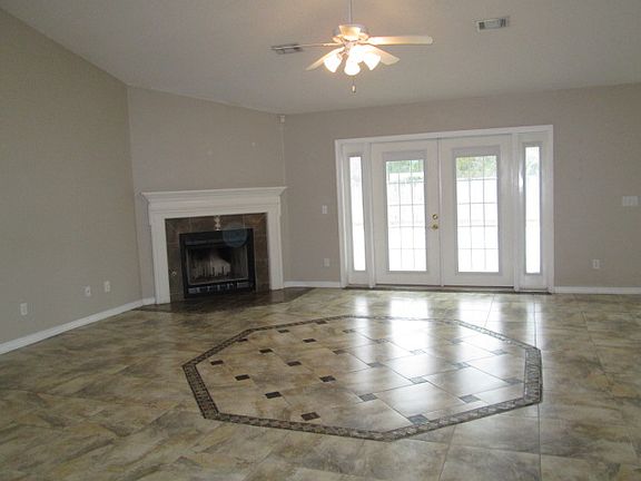 Living Room w/ Gas Fire Place