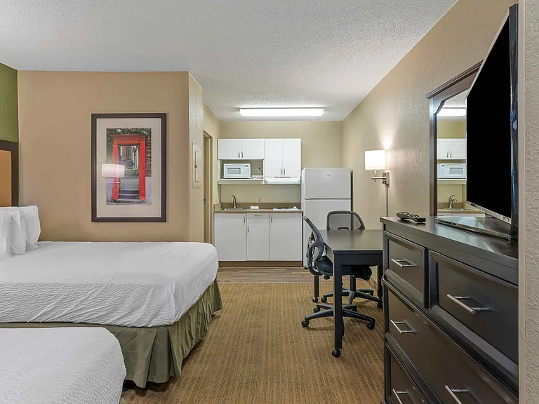 Studio Suite - 2 Full Beds