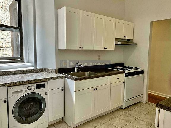 4th image of 209 W 108th St APT 10