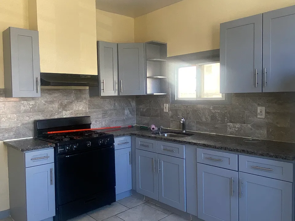 384 Fulton Ave #2