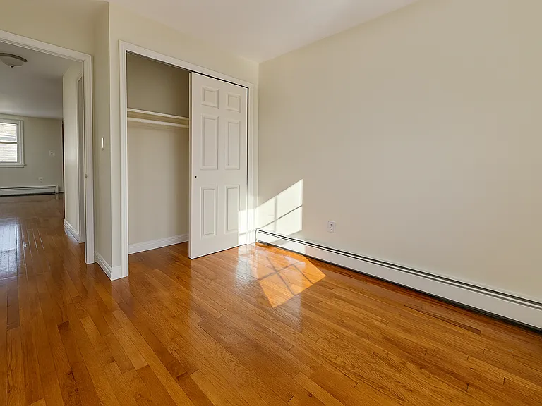 4 Gotham Ave #A — Photo 8