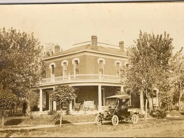 114 S Polk St, Sullivan, IL 61951
