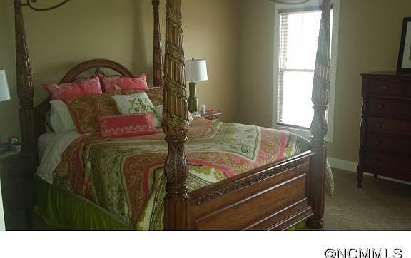 5th image of 140 Blackberry Ln