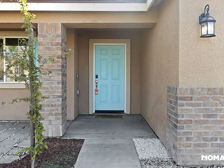 530 Hall St — Photo 24