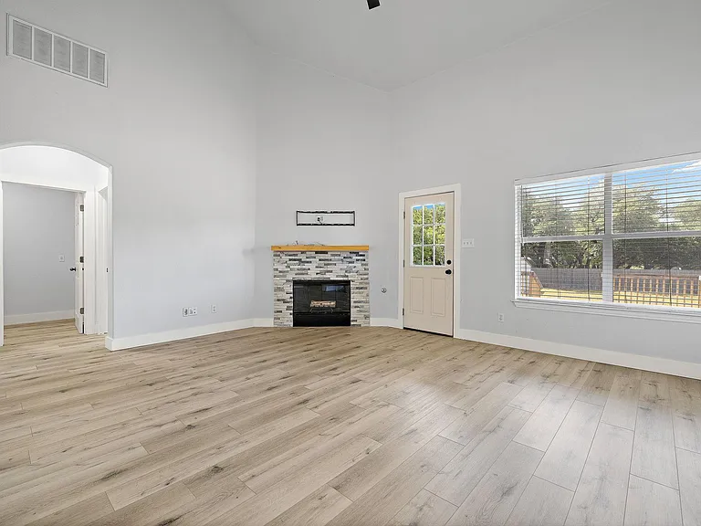 502 Sherwood Ct — Photo 5