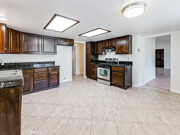 5546 McLennan Ave — Photo 10