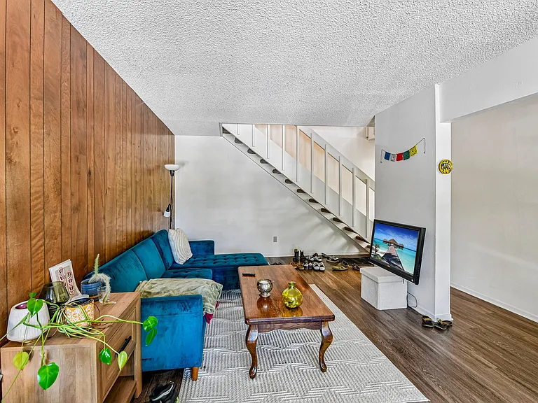 Viking Apartments — Photo 15
