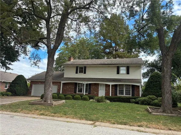 1212 SW Horizon Dr, Blue Springs, MO 64015